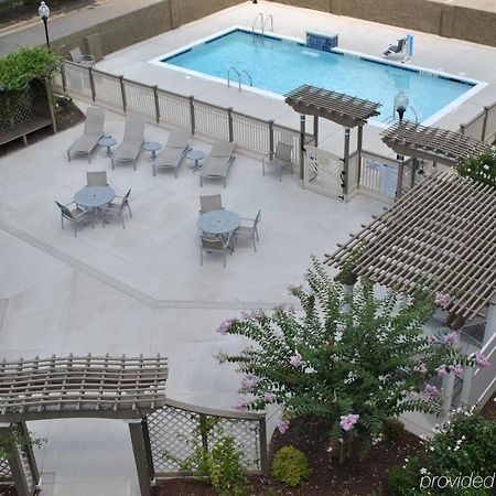 Doubletree By Hilton Fayetteville Bagian luar foto