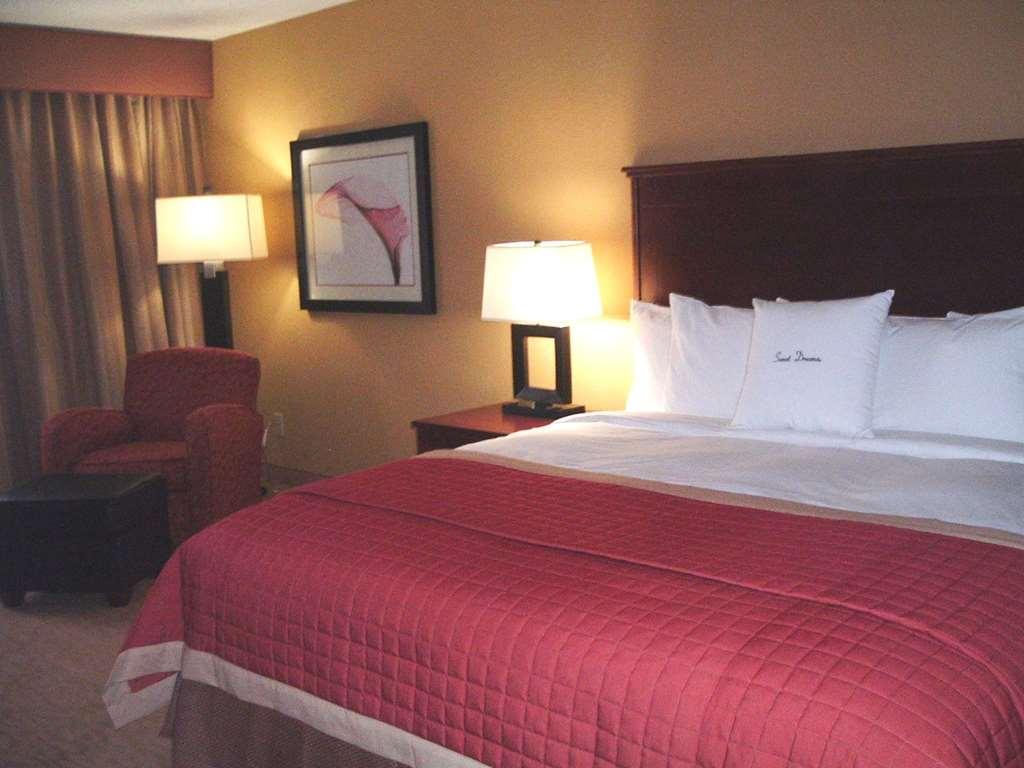 Doubletree By Hilton Fayetteville Ruang foto