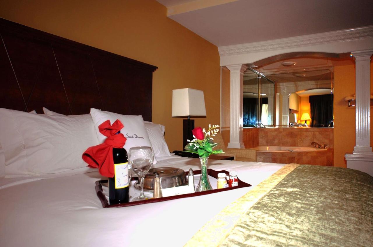 Doubletree By Hilton Fayetteville Bagian luar foto
