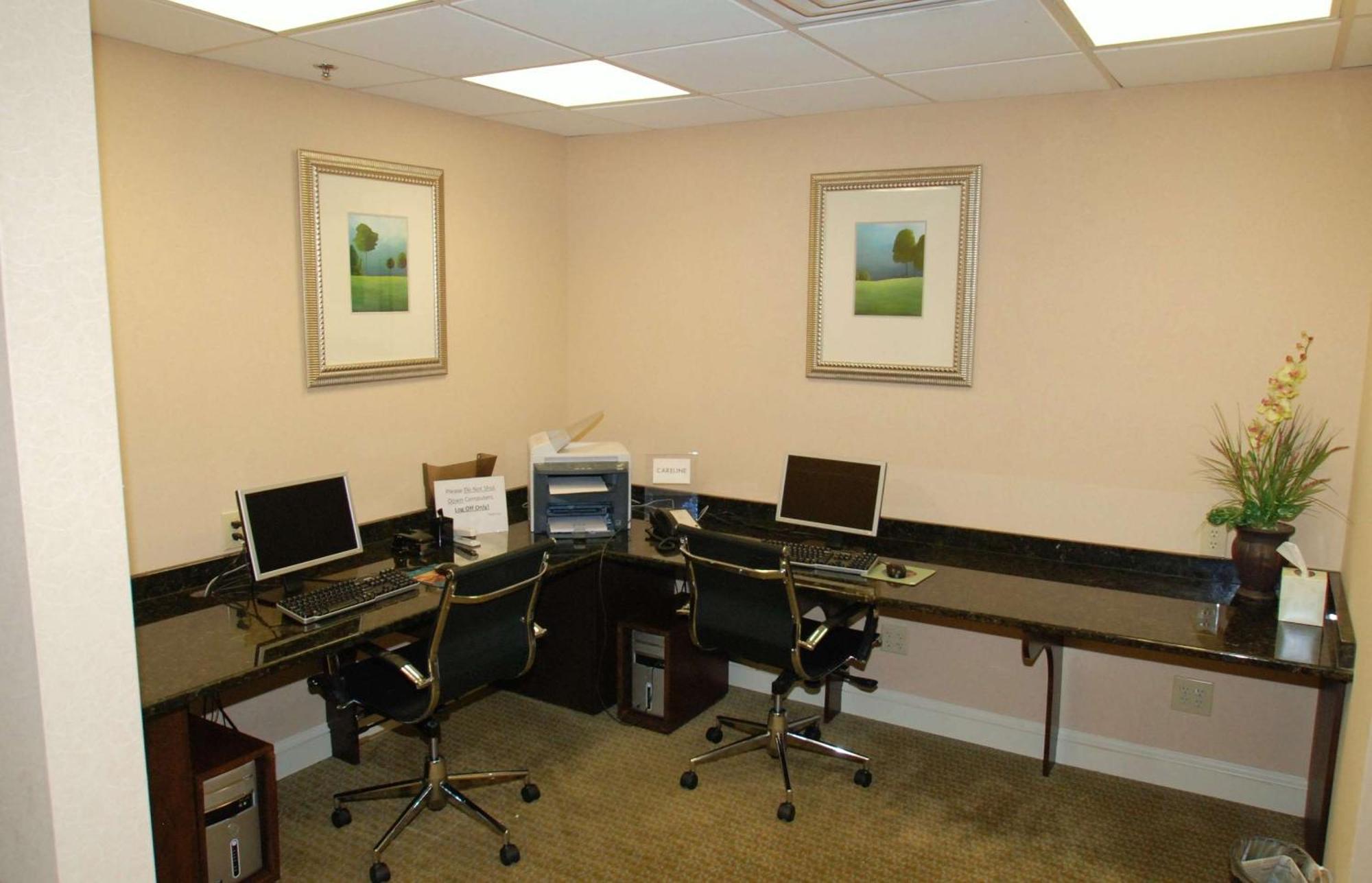 Doubletree By Hilton Fayetteville Bagian luar foto