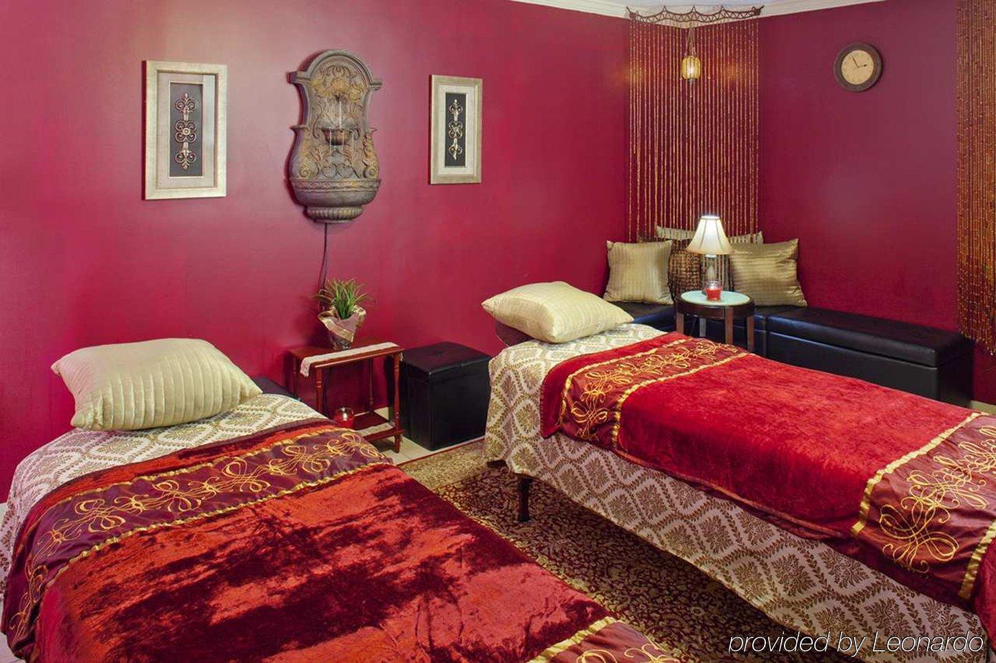 Doubletree By Hilton Fayetteville Bagian luar foto