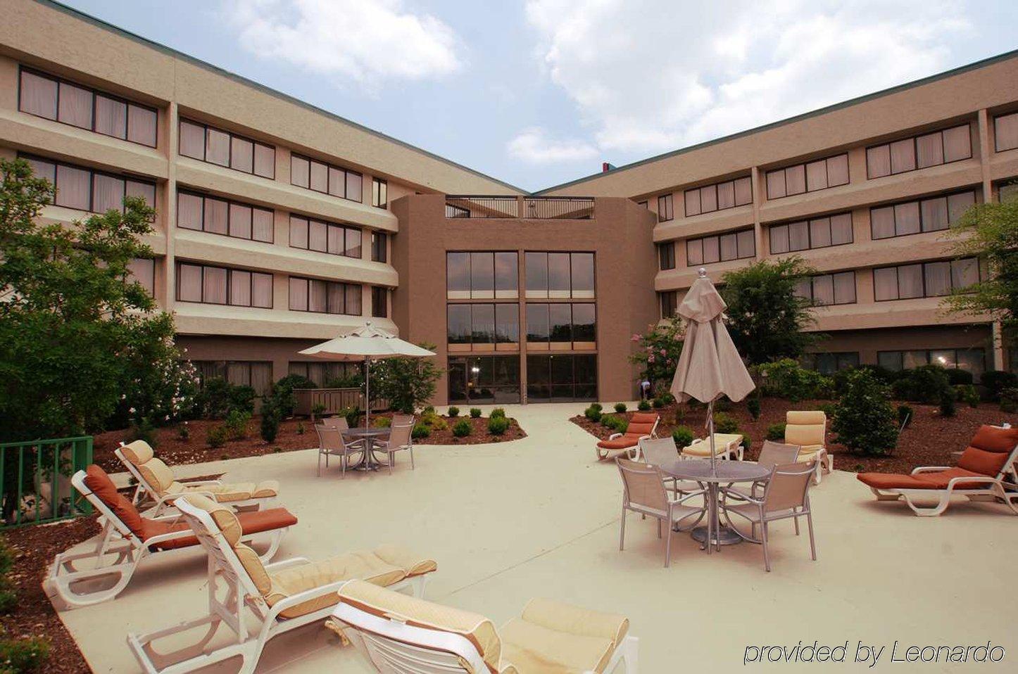 Doubletree By Hilton Fayetteville Bagian luar foto