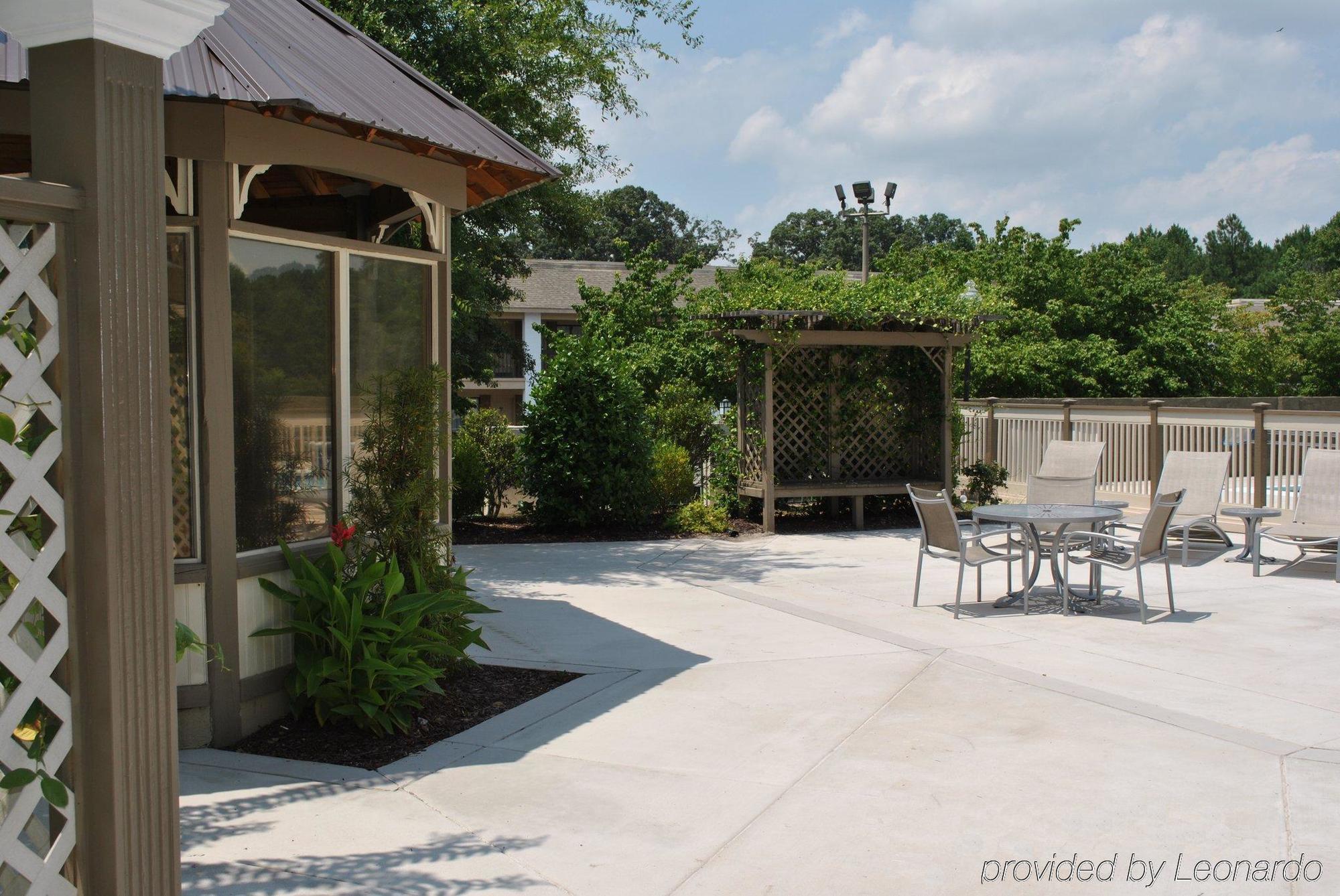 Doubletree By Hilton Fayetteville Bagian luar foto