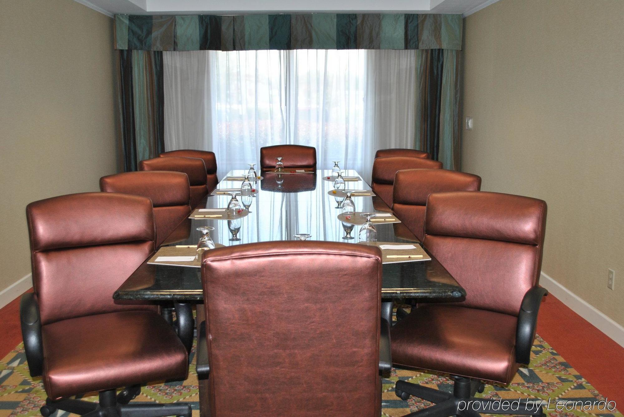 Doubletree By Hilton Fayetteville Bagian luar foto