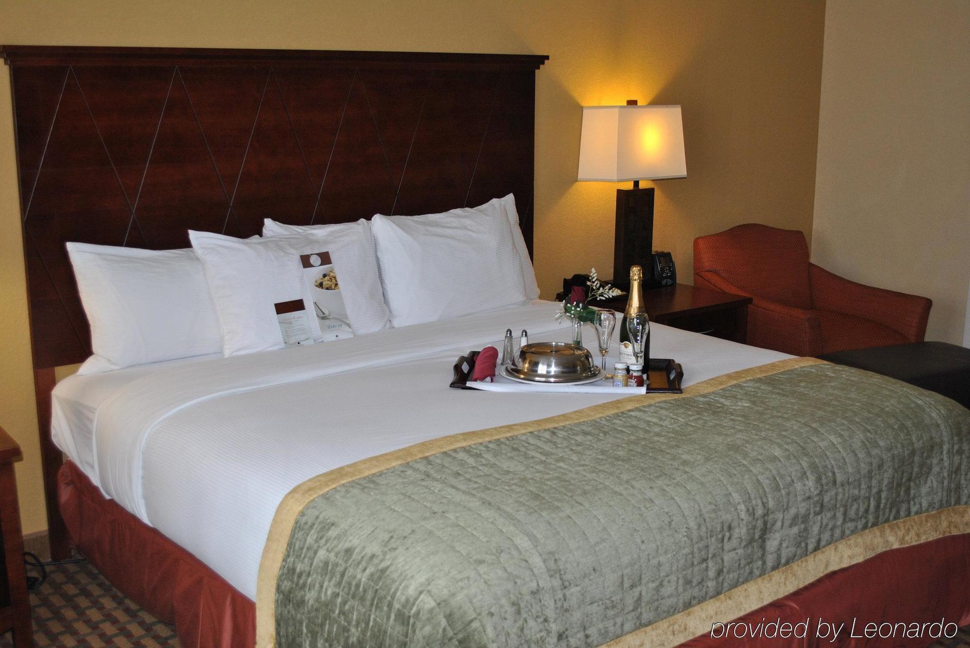 Doubletree By Hilton Fayetteville Bagian luar foto
