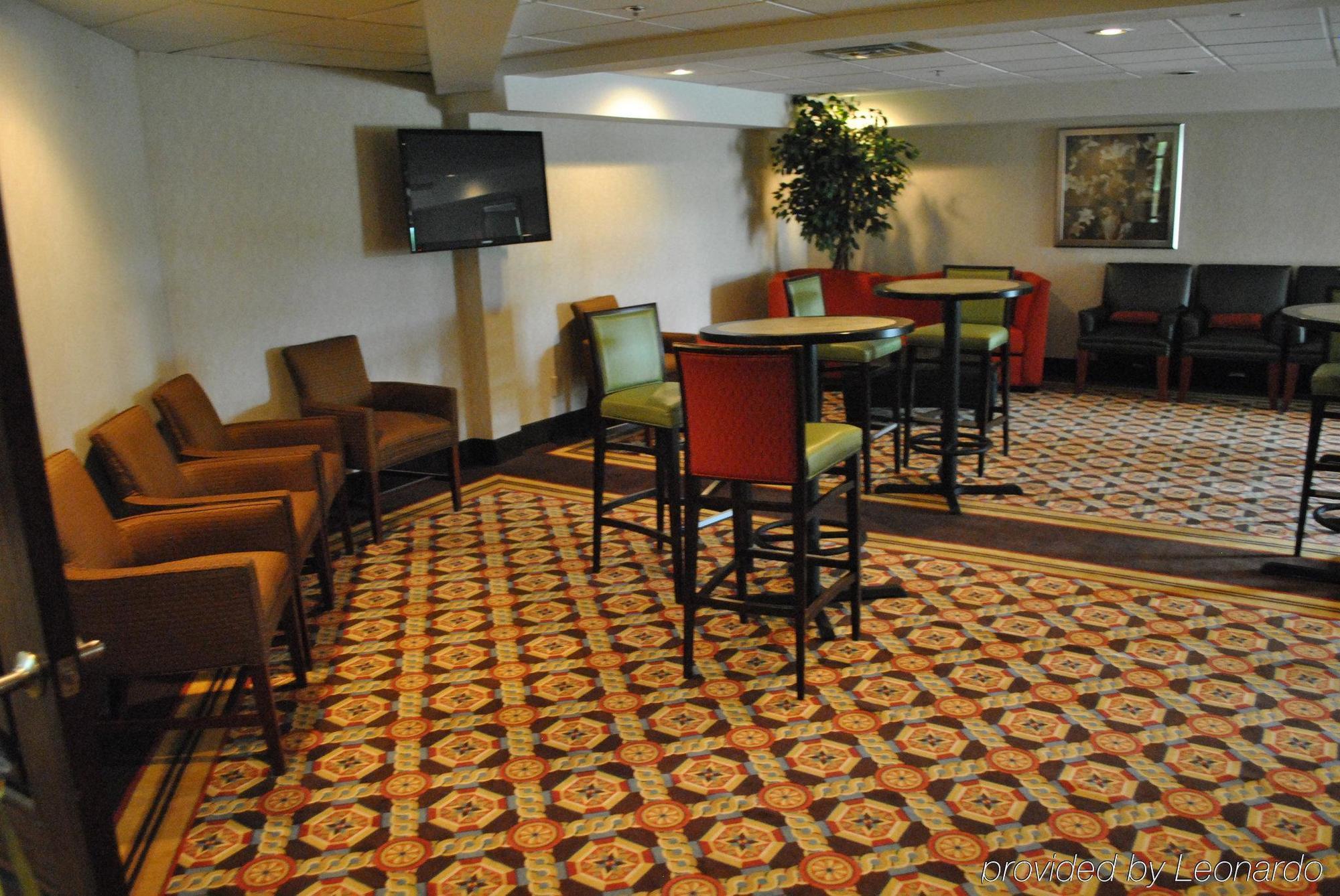 Doubletree By Hilton Fayetteville Bagian luar foto