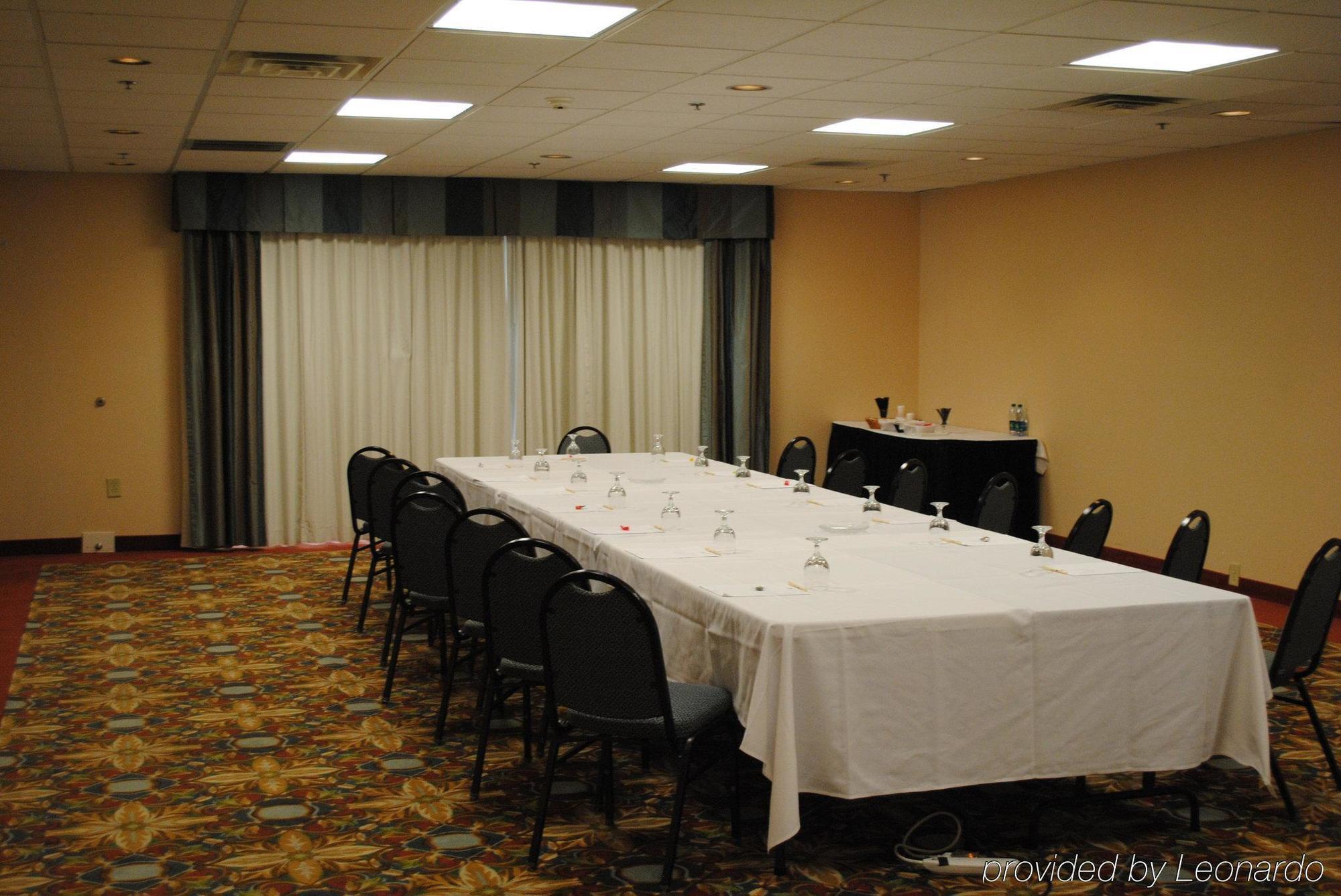 Doubletree By Hilton Fayetteville Bagian luar foto