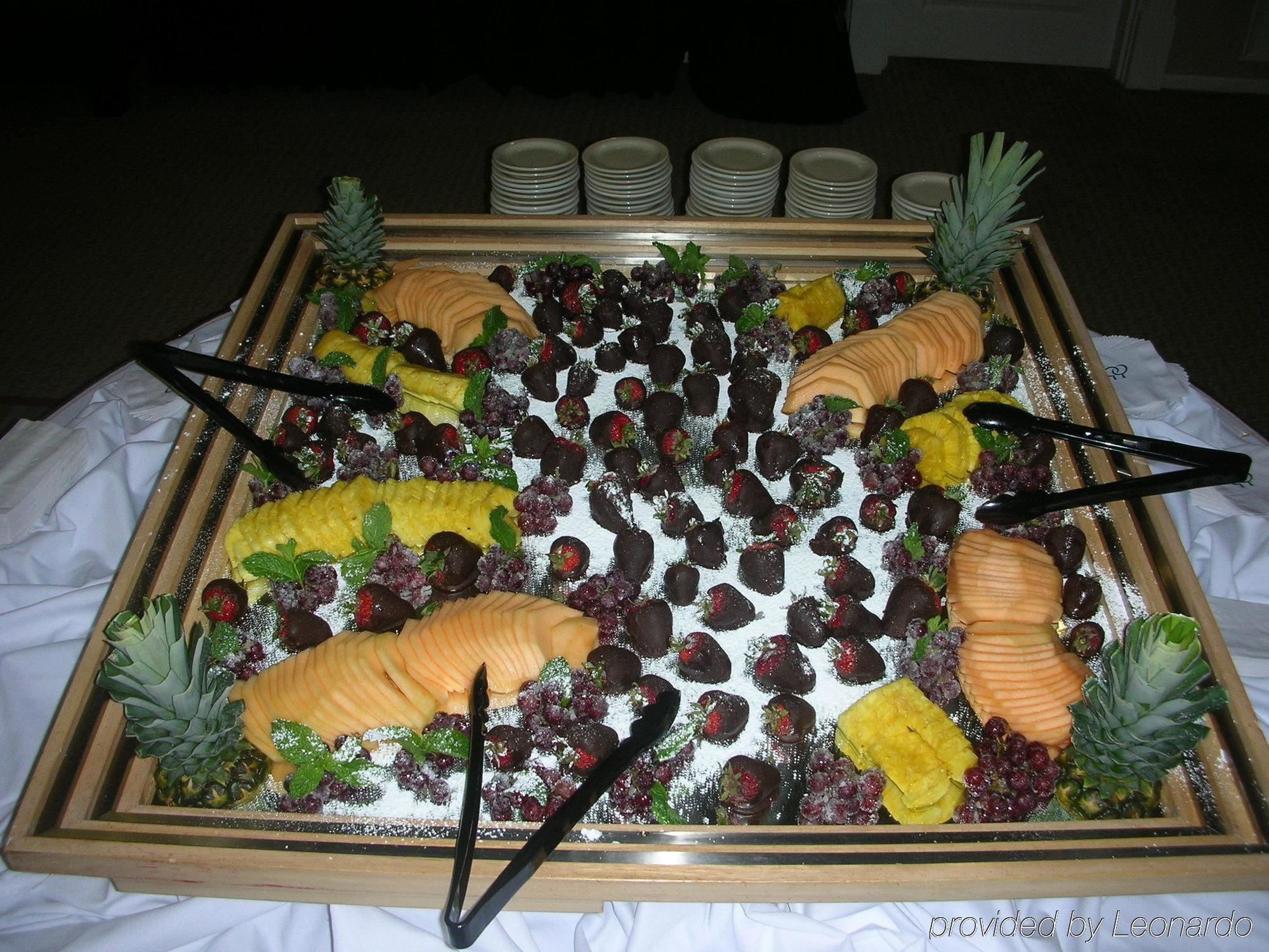 Doubletree By Hilton Fayetteville Bagian luar foto
