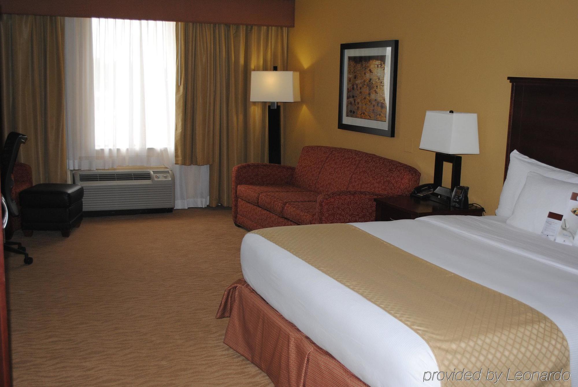Doubletree By Hilton Fayetteville Bagian luar foto