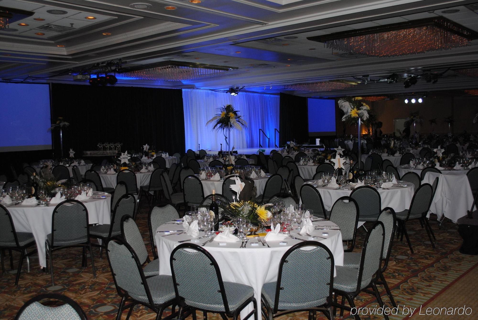 Doubletree By Hilton Fayetteville Bagian luar foto
