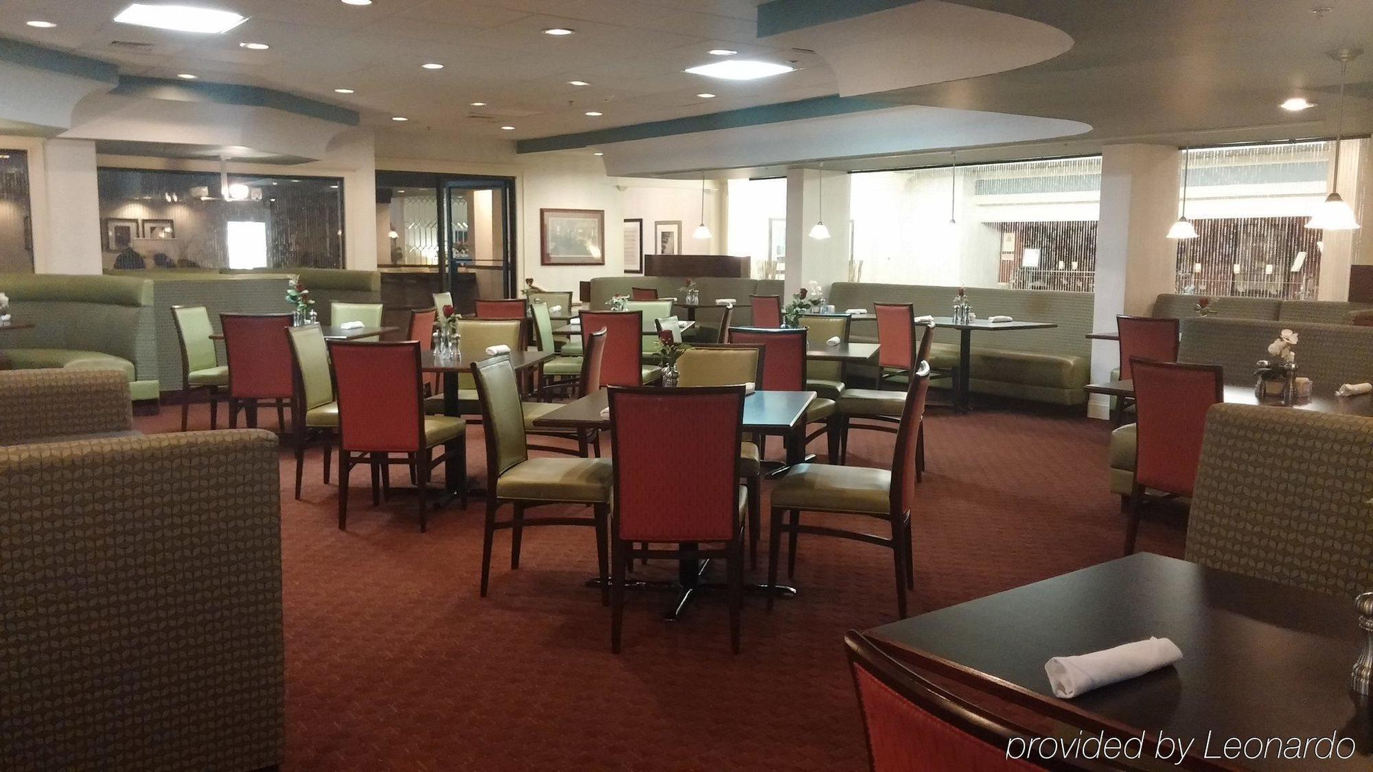 Doubletree By Hilton Fayetteville Bagian luar foto
