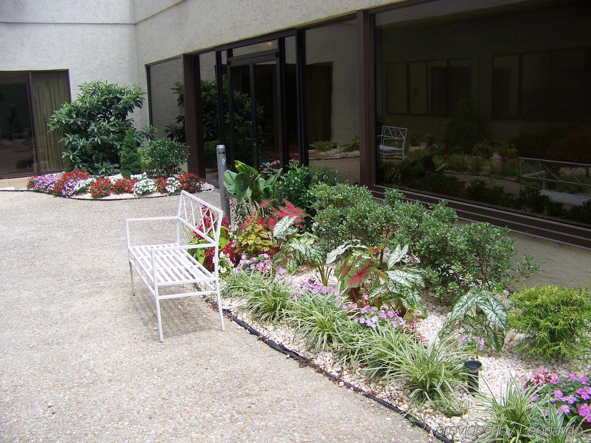 Doubletree By Hilton Fayetteville Bagian luar foto