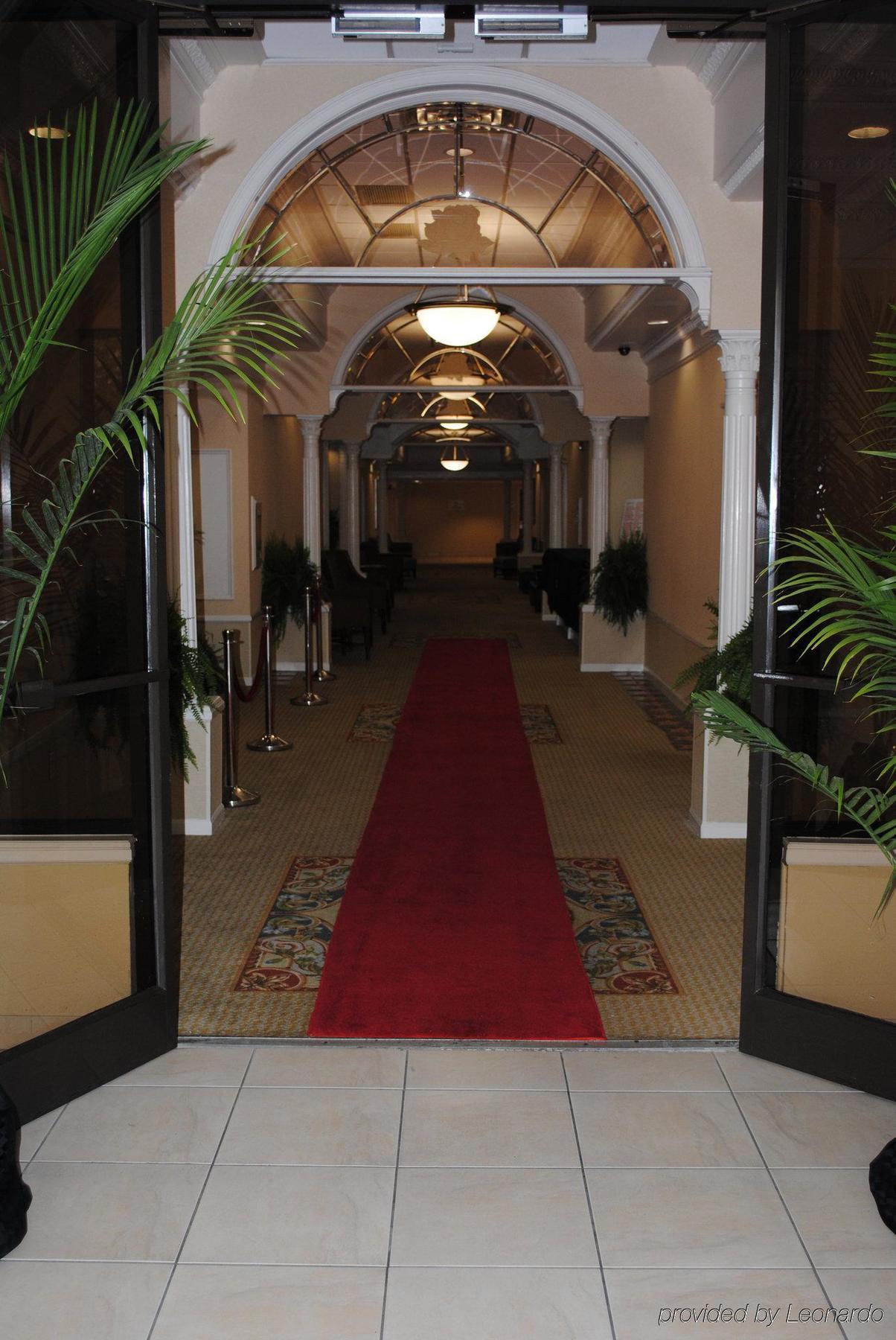 Doubletree By Hilton Fayetteville Bagian luar foto