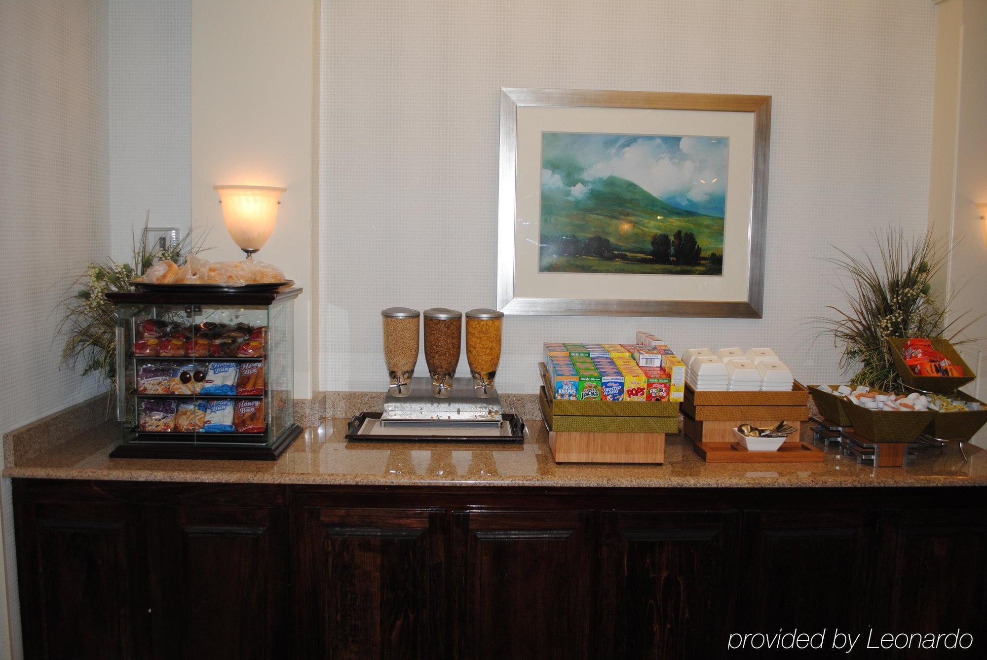 Doubletree By Hilton Fayetteville Bagian luar foto