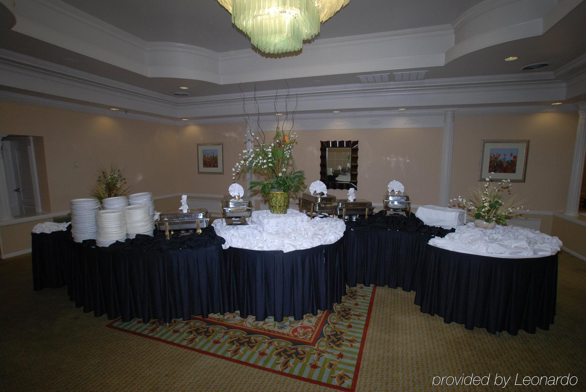 Doubletree By Hilton Fayetteville Bagian luar foto