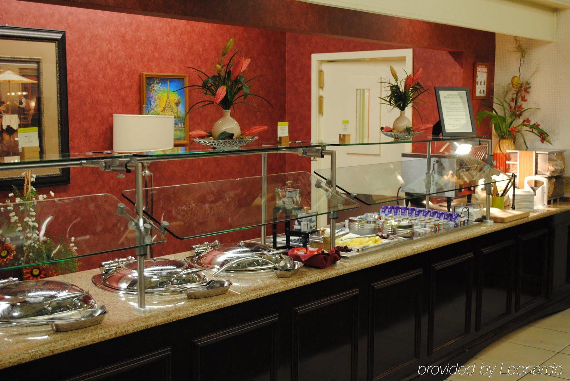 Doubletree By Hilton Fayetteville Bagian luar foto