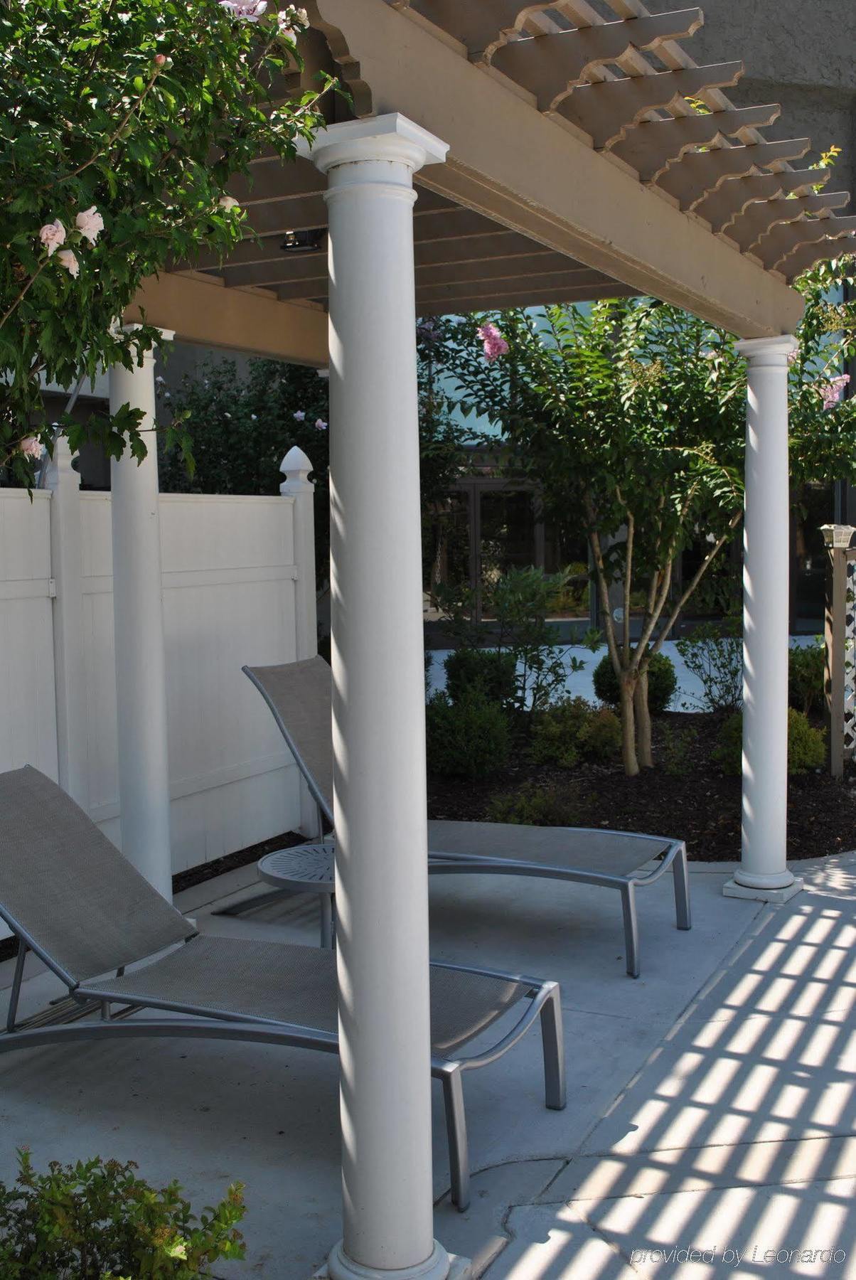 Doubletree By Hilton Fayetteville Bagian luar foto