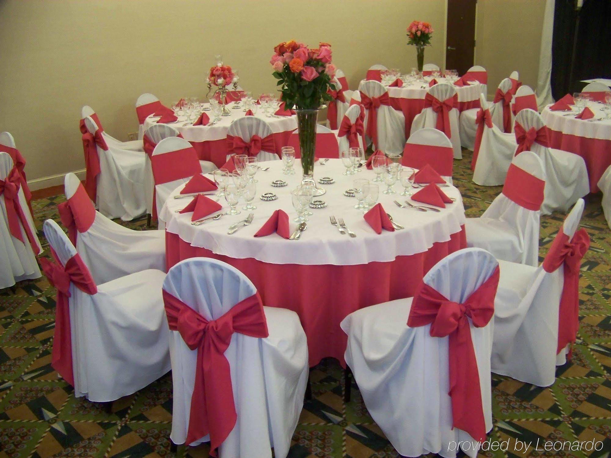 Doubletree By Hilton Fayetteville Bagian luar foto