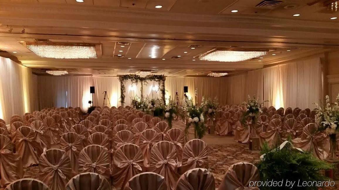 Doubletree By Hilton Fayetteville Bagian luar foto