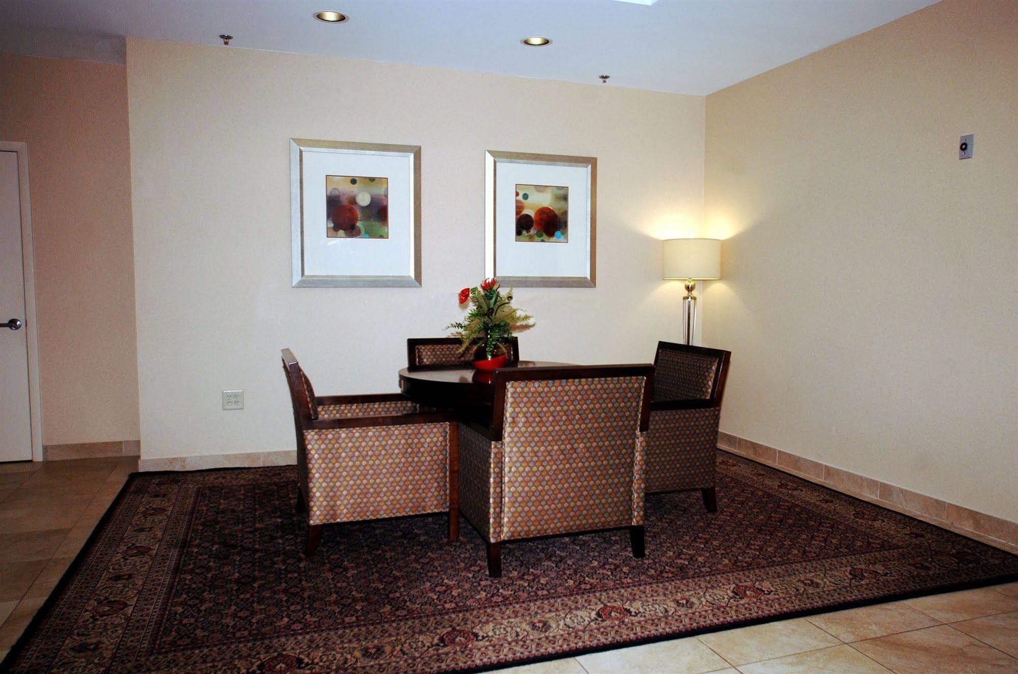 Doubletree By Hilton Fayetteville Bagian luar foto