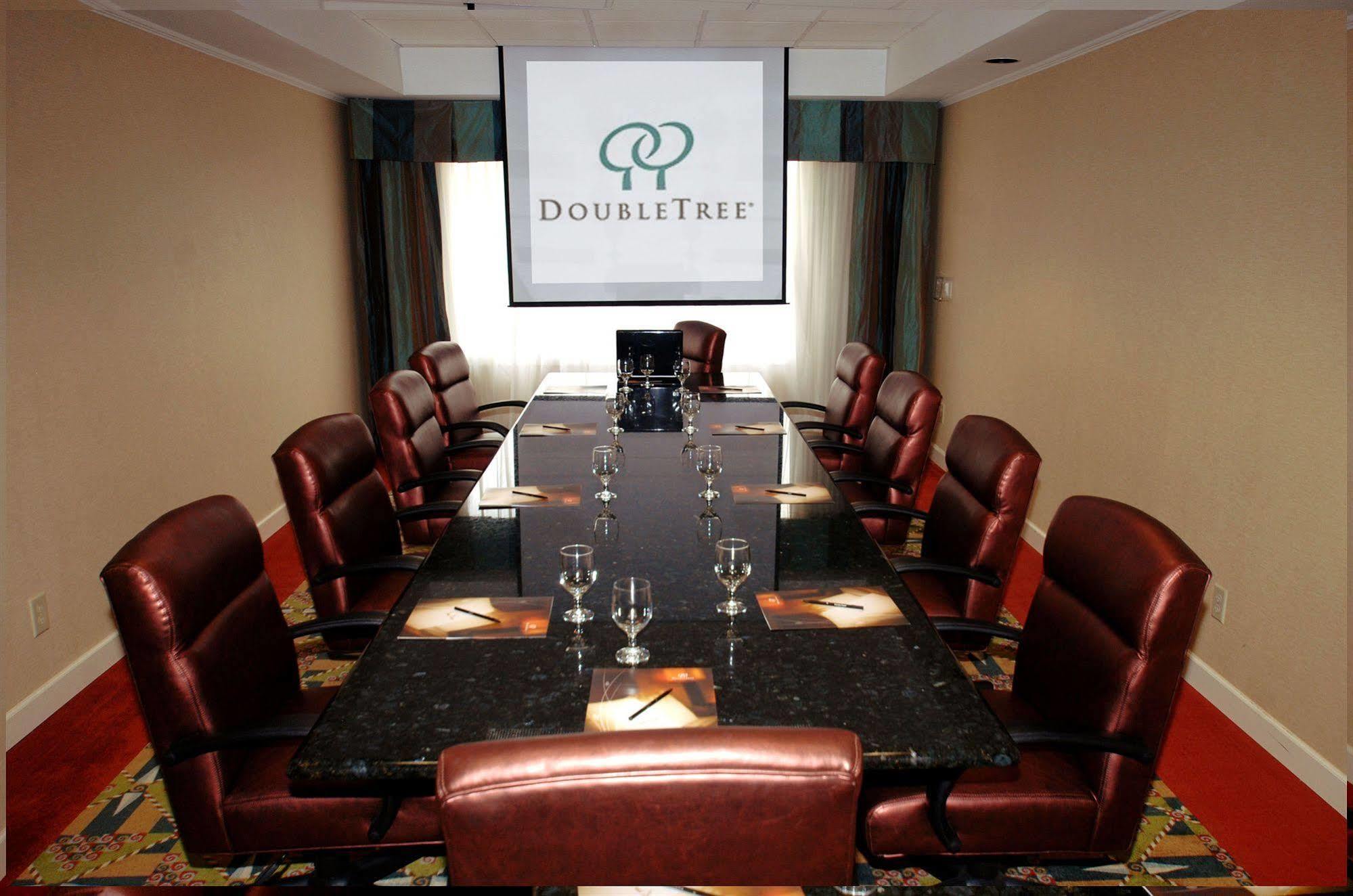 Doubletree By Hilton Fayetteville Bagian luar foto